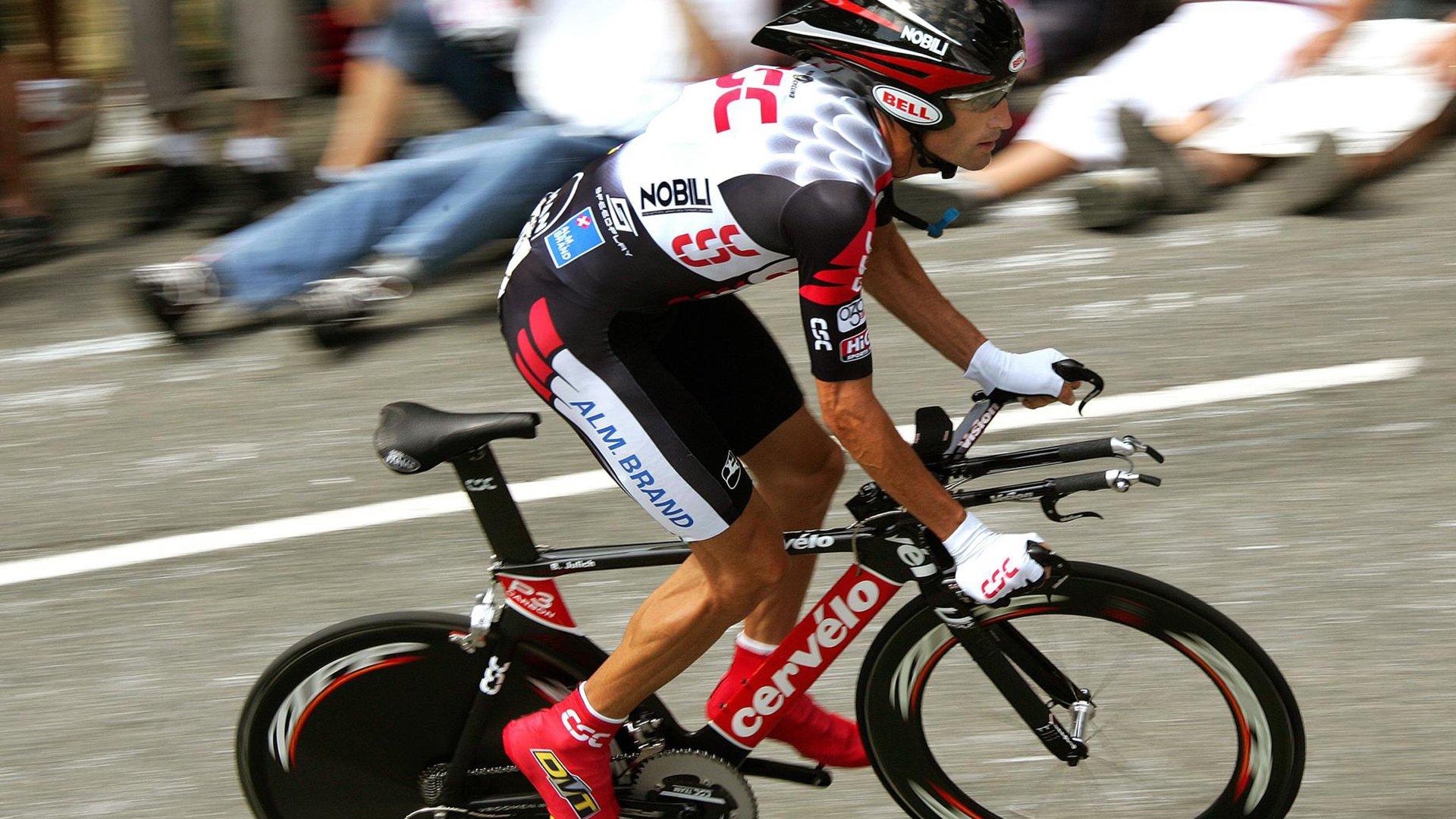 步行者换防沟通失误，卡鲁索反跑偷袭扣篮点燃联合中心