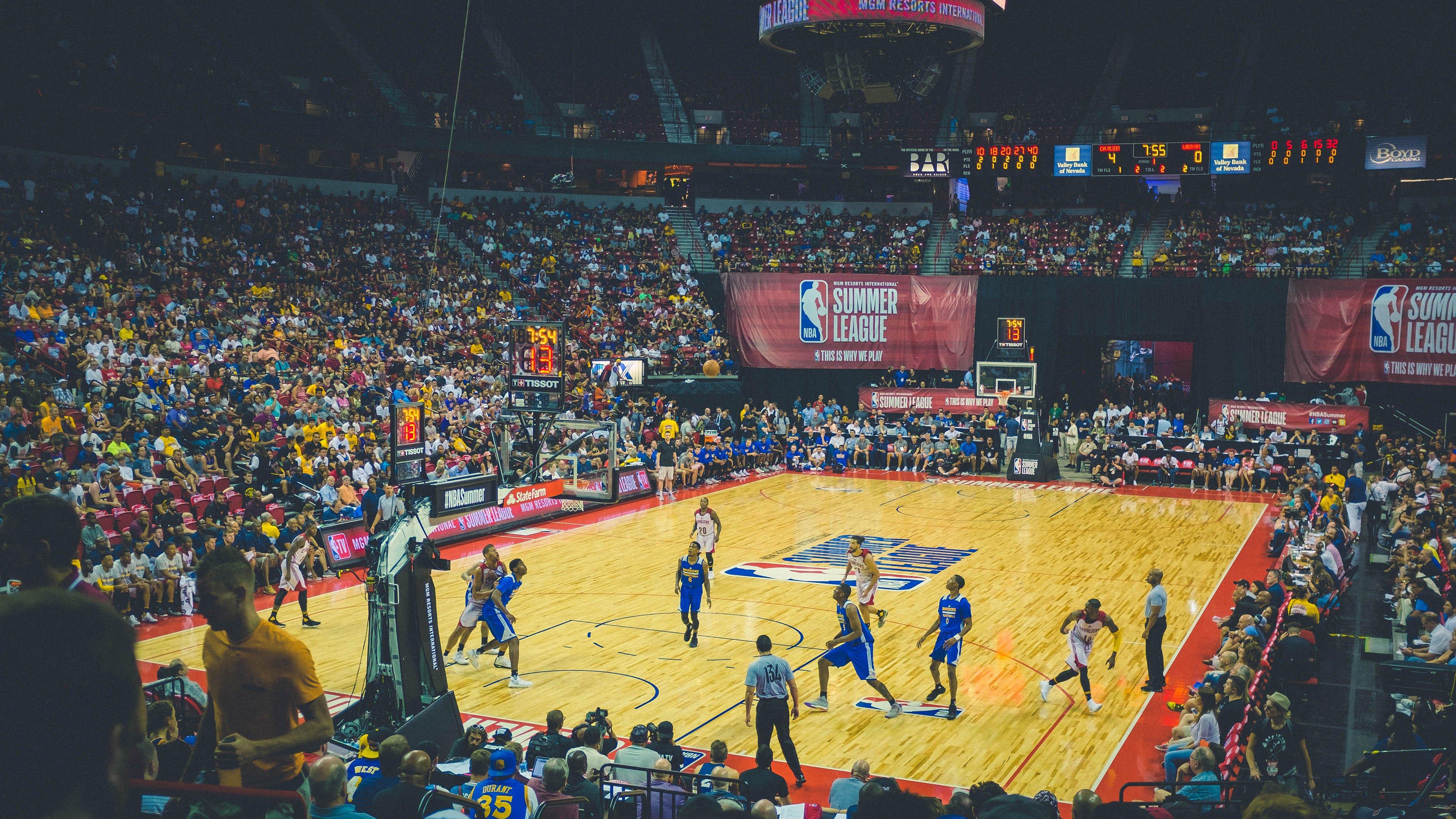 波兰媒体曝莱万未来成谜，AC米兰两年合约竞逐 沙特与美职联加入争夺战