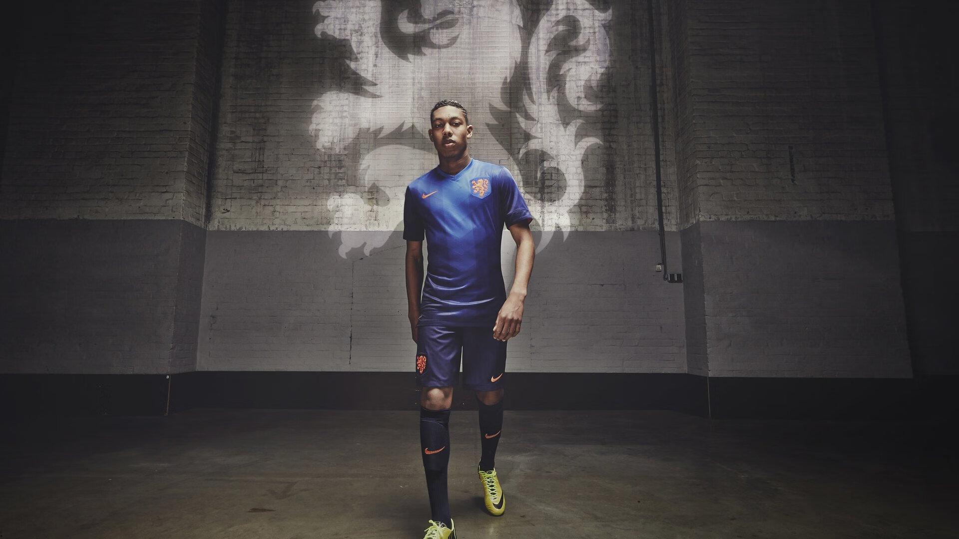 劳塔罗里程碑之夜！35球追平传奇克雷斯波，跃居阿根廷队史射手榜第四