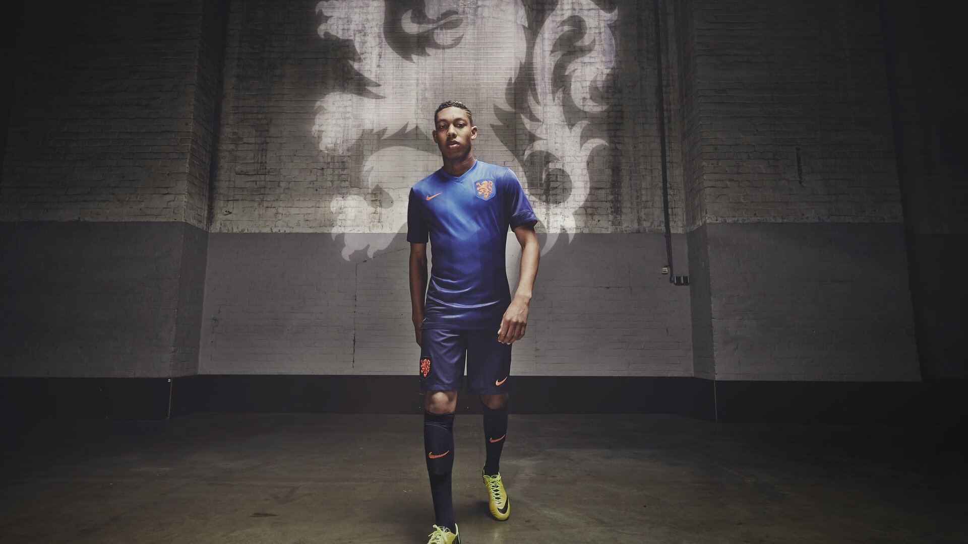 意大利名记金球票选引爆争议，亚马尔登顶，登贝莱萨拉赫紧随其后，新生代挑战传统秩序