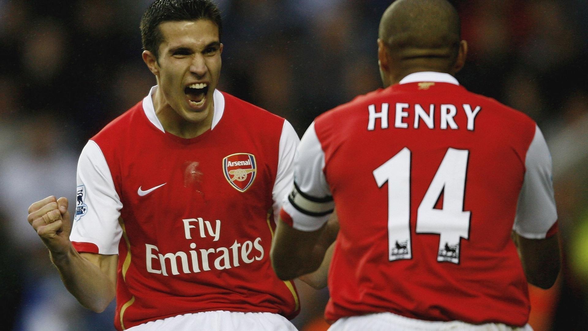 拉什福德独造三球展现巅峰状态,曼联主场大胜延续争冠希望